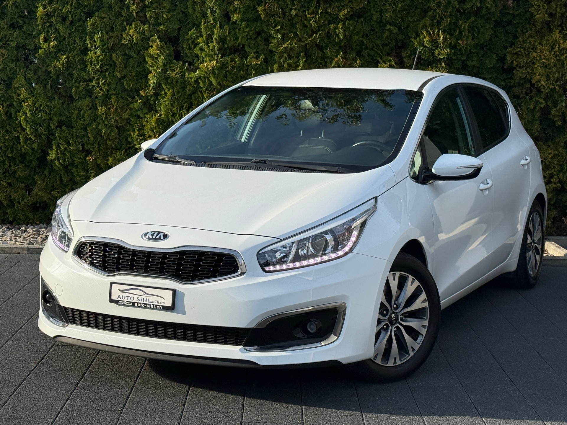 KIA Cee'd 1.0 T-GDi Swiss Champion / ab MFK-showroom-element-2