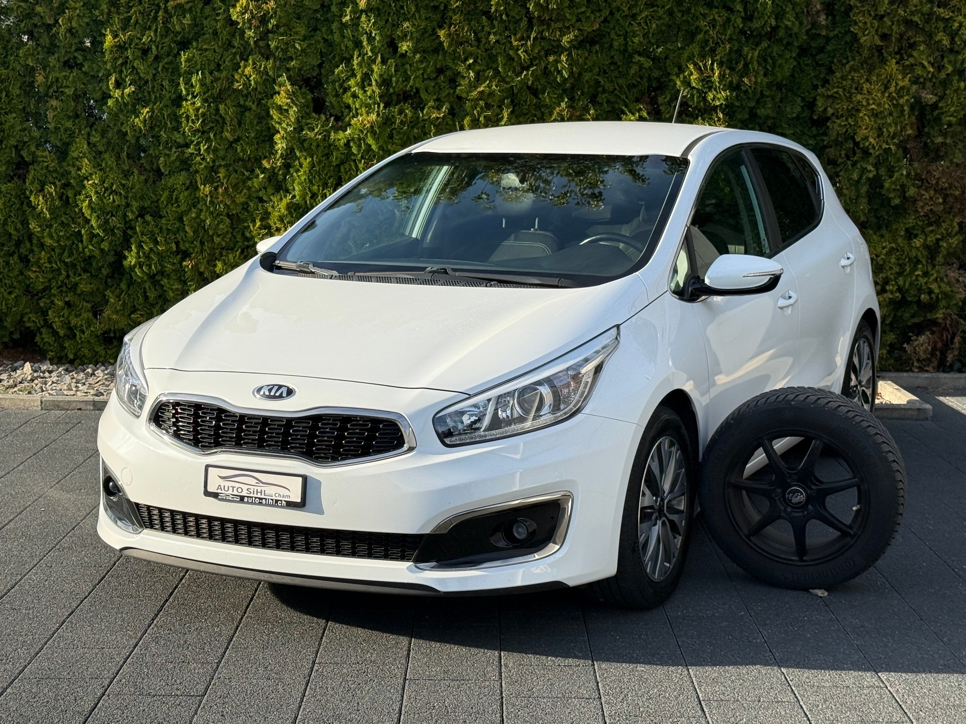 KIA Cee'd 1.0 T-GDi Swiss Champion / ab MFK-showroom-element-1