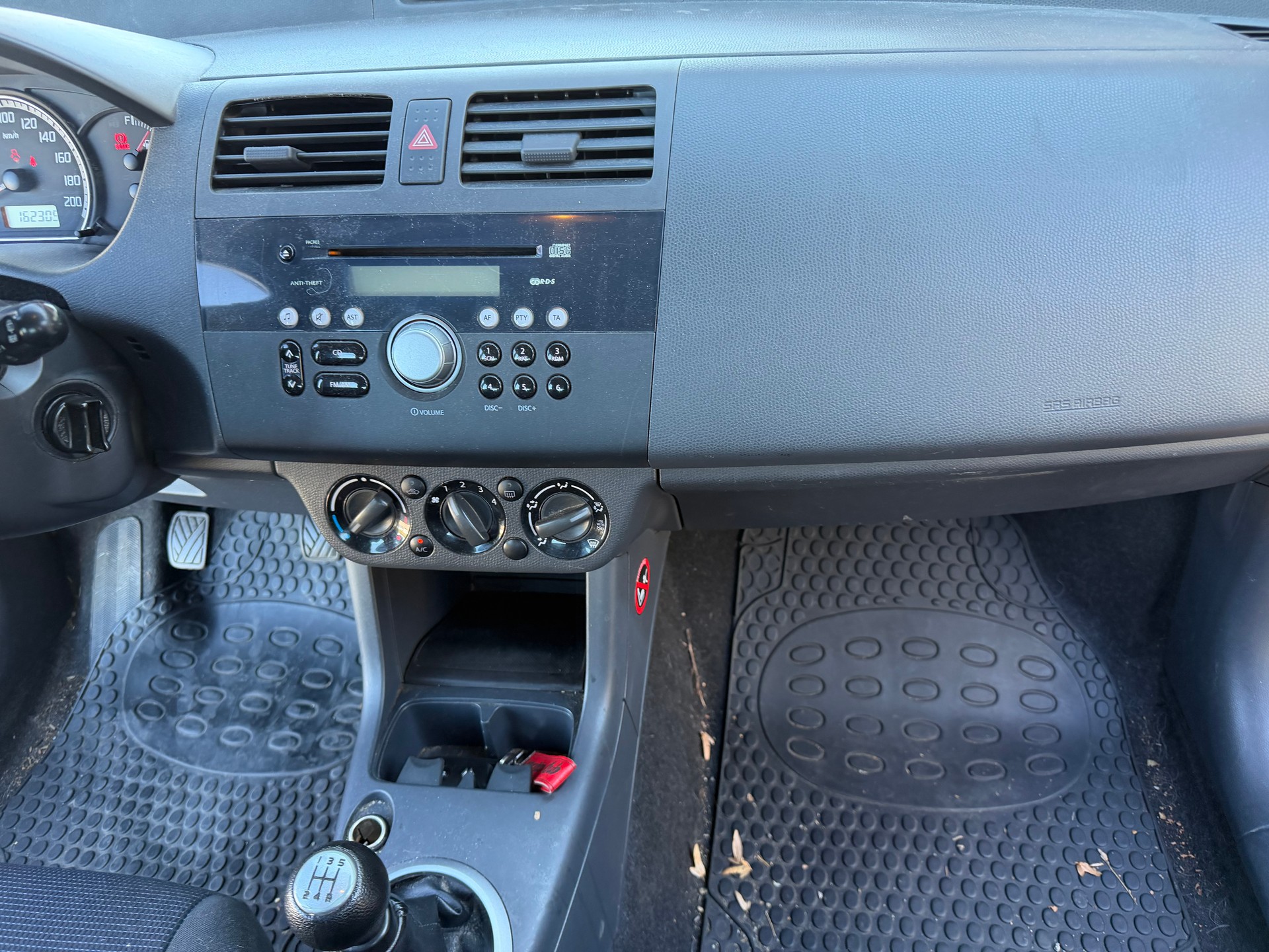 SUZUKI Swift 1.3i 16V GL Top 4x4-image-5