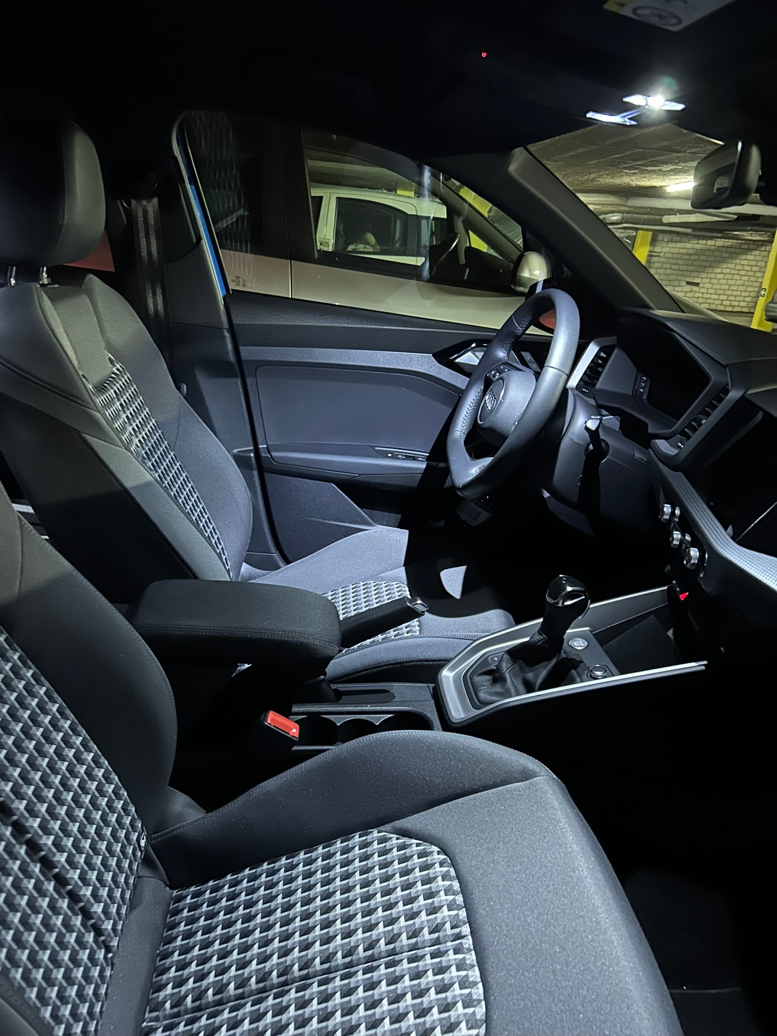 AUDI 1.5 35 TFSI S Line S-Tronic-image-5
