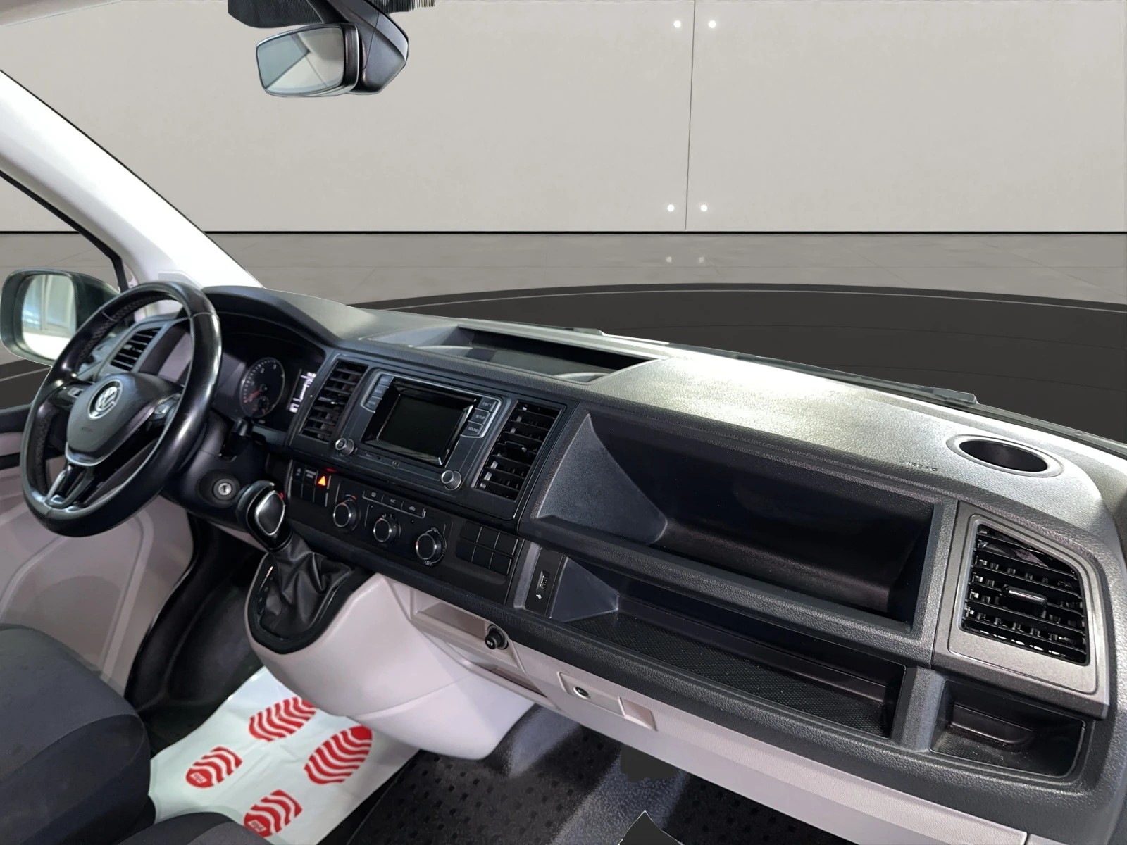 VW T6 2.0 TDI DSG ( Mit AHK )-image-12