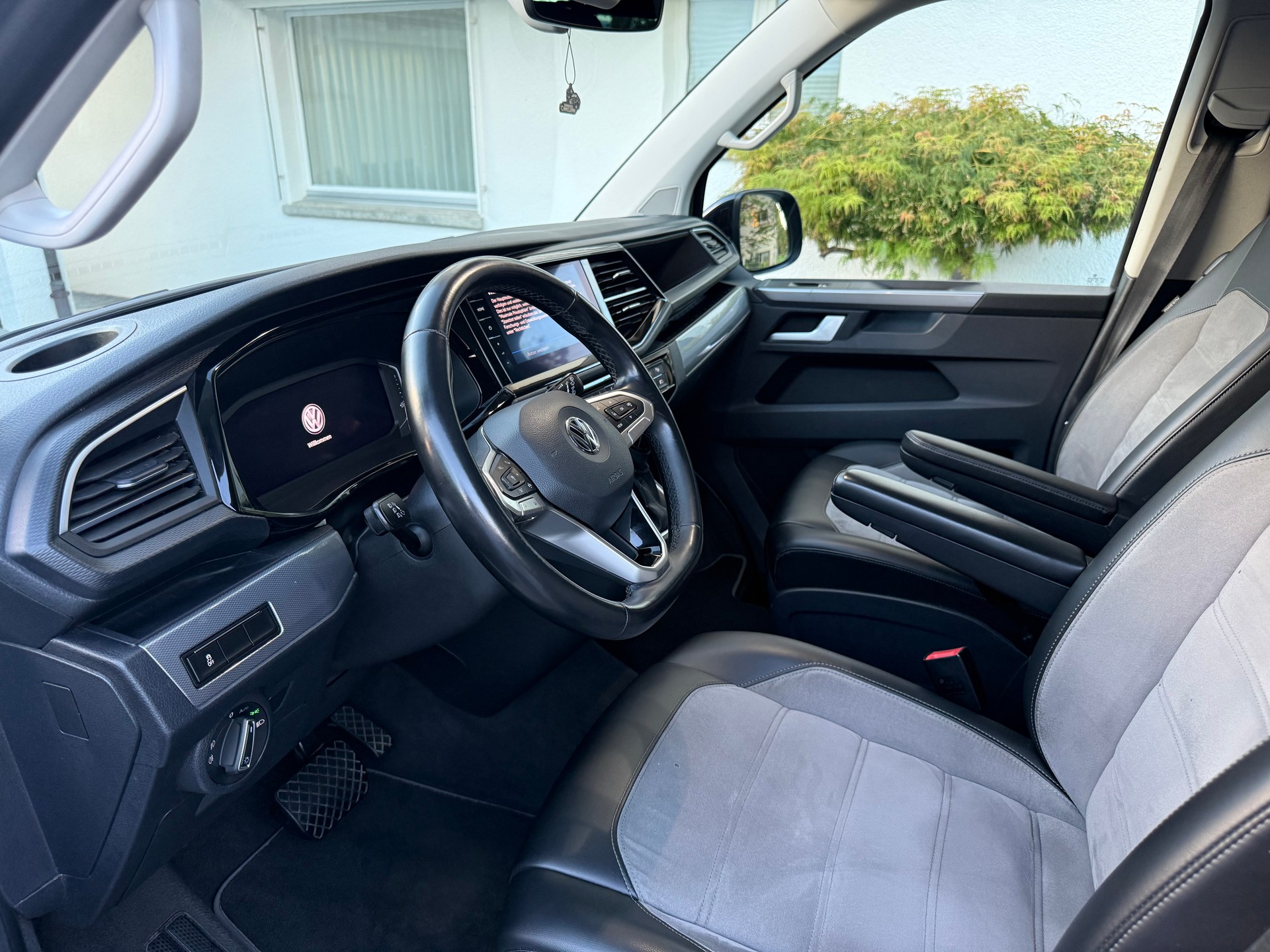 VW 2.0 TDI 199 Highline DSG 4m-image-3