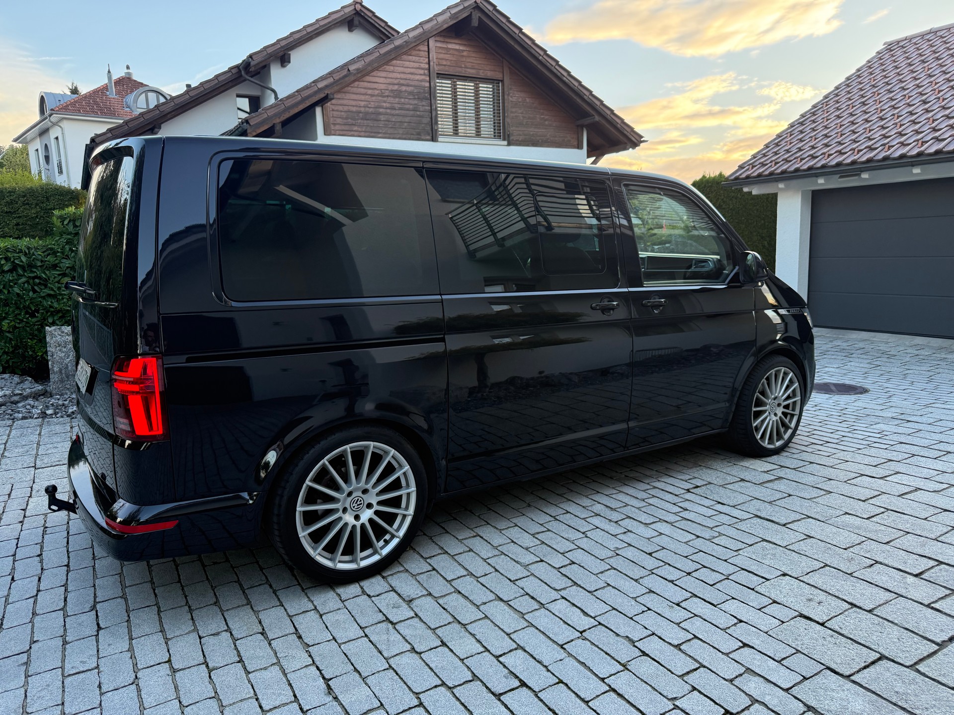 VW 2.0 TDI 199 Highline DSG 4m-image-2