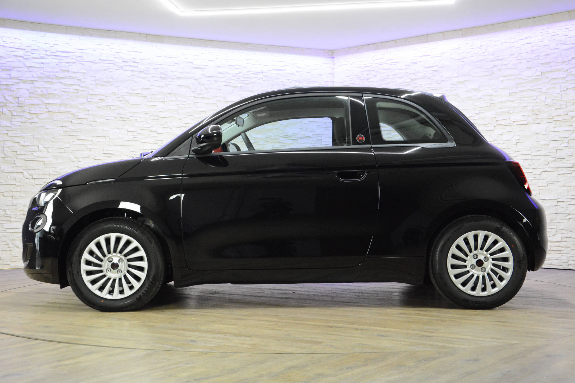 FIAT 500 Red Komfortpaket-image-2