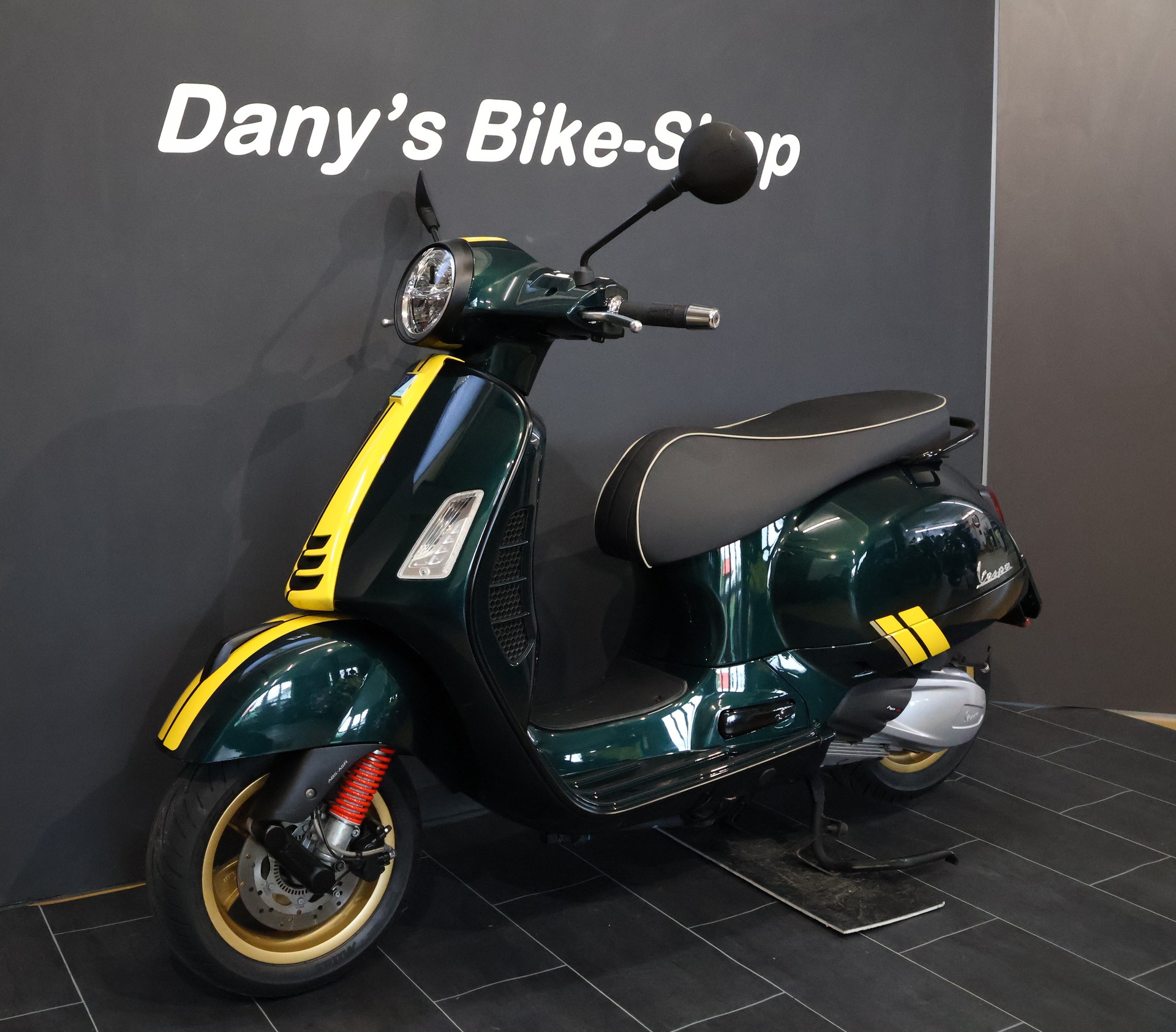 PIAGGIO Vespa GTS 300 HPE Racing Sixties ABS/ASR-showroom-element-1