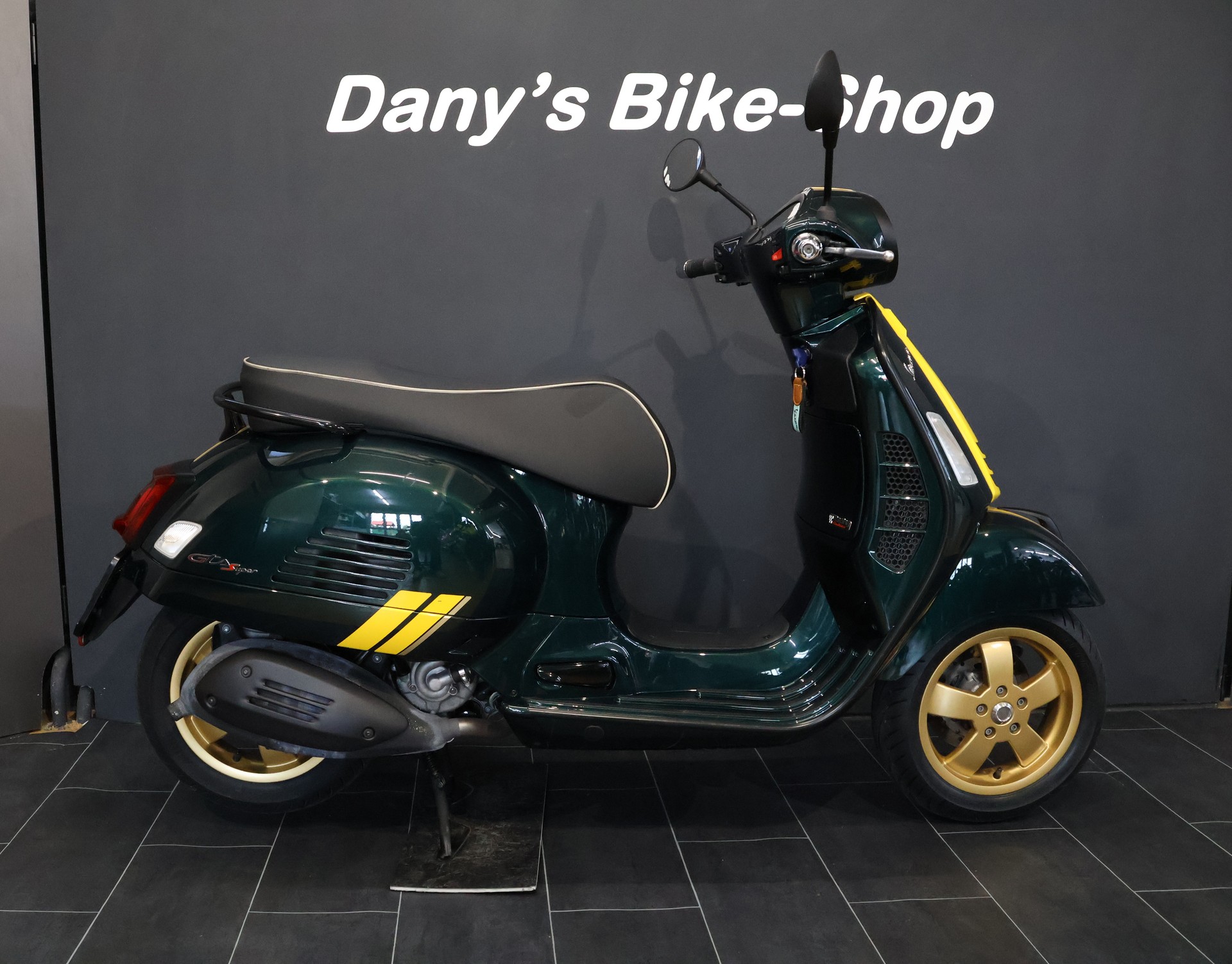 PIAGGIO Vespa GTS 300 HPE Racing Sixties ABS/ASR-image-15