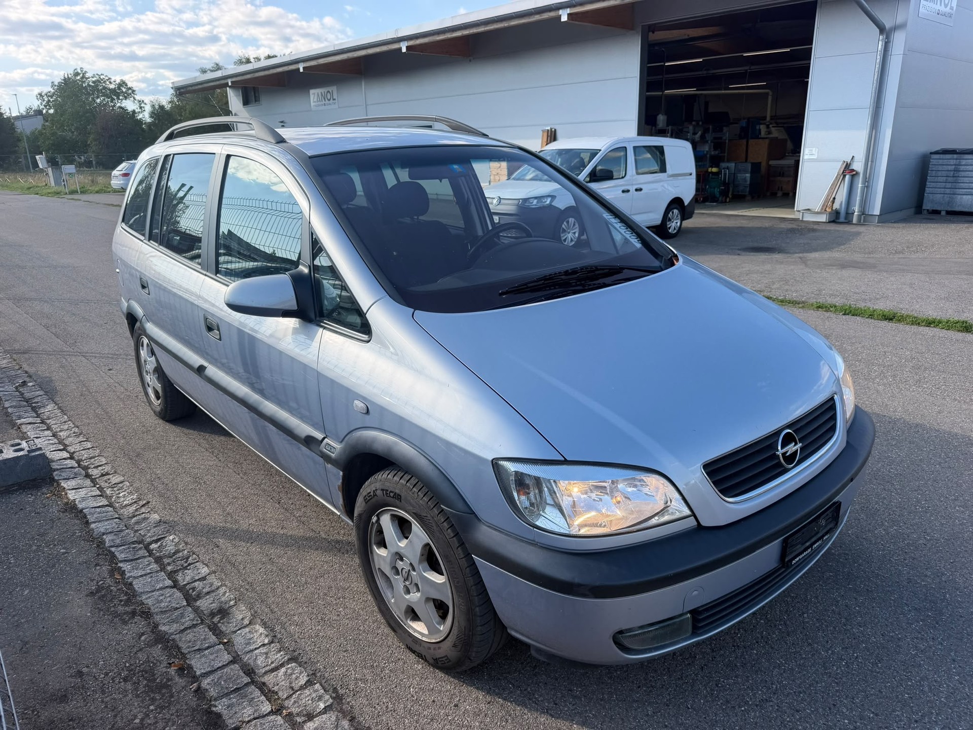 OPEL Zafira 2.2i 16V Comfort-image-1