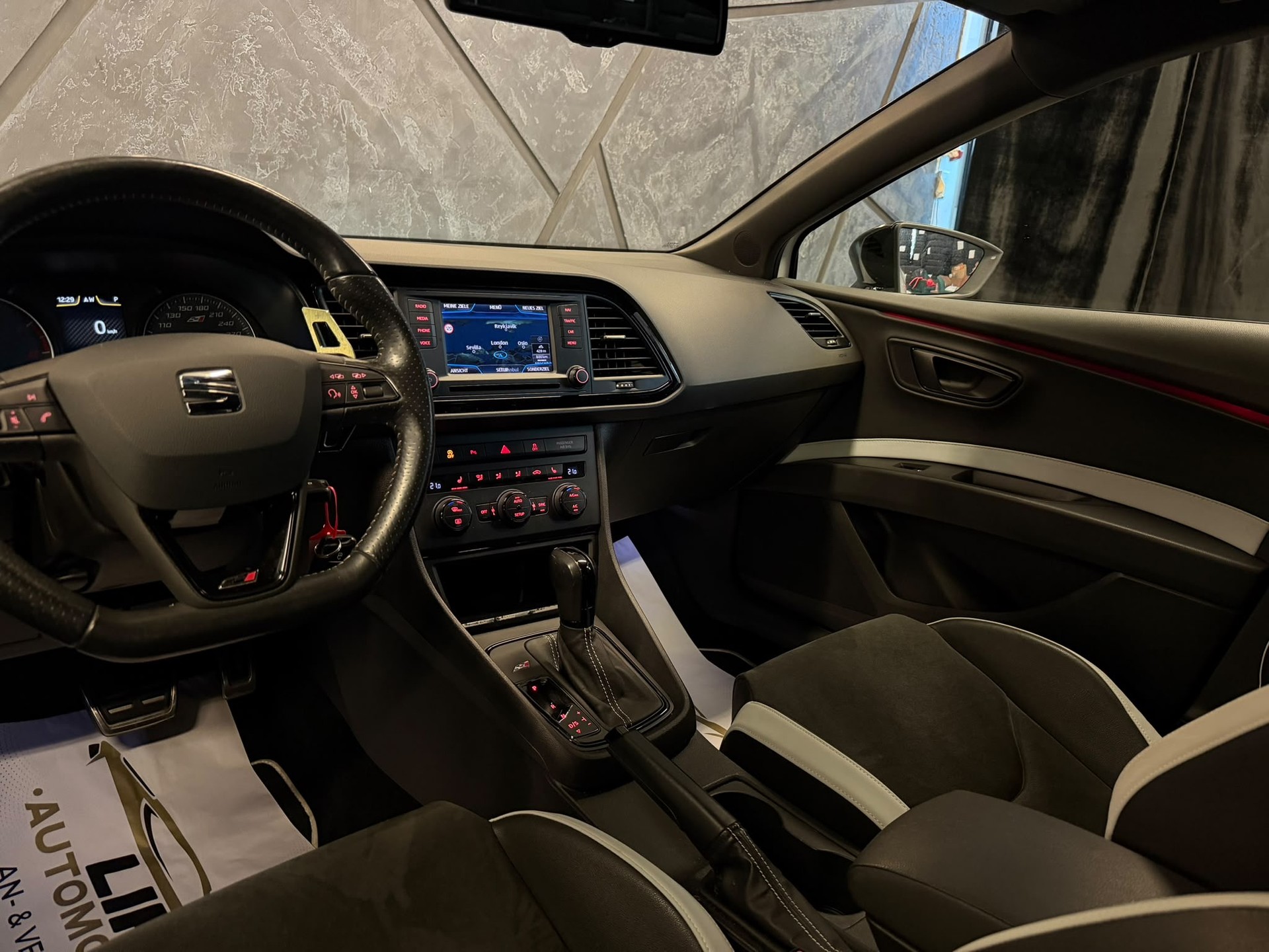 SEAT Leon 2.0 TSI Cupra 280 DSG-image-9