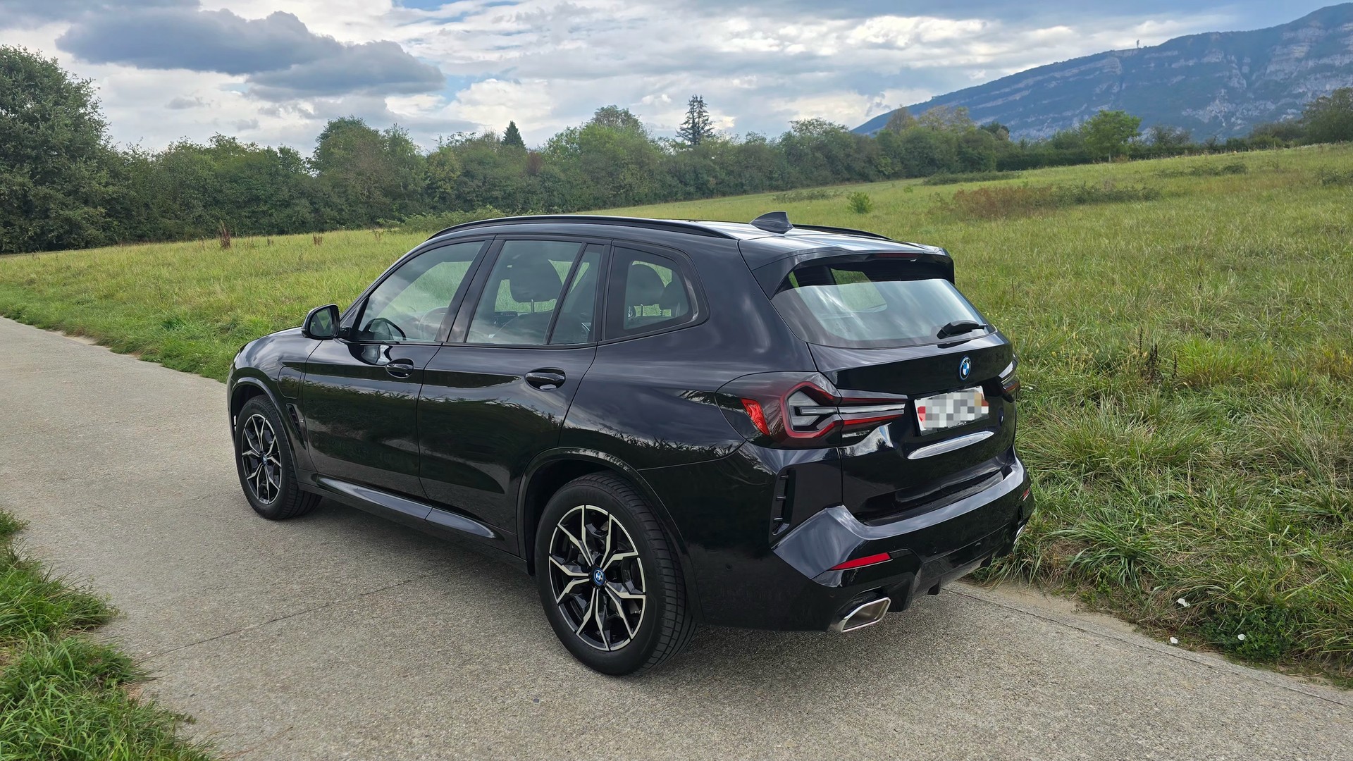 BMW 30e xDrive M Sport-image-2