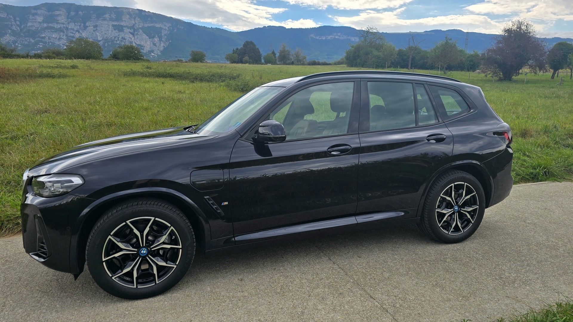 BMW 30e xDrive M Sport-image-1