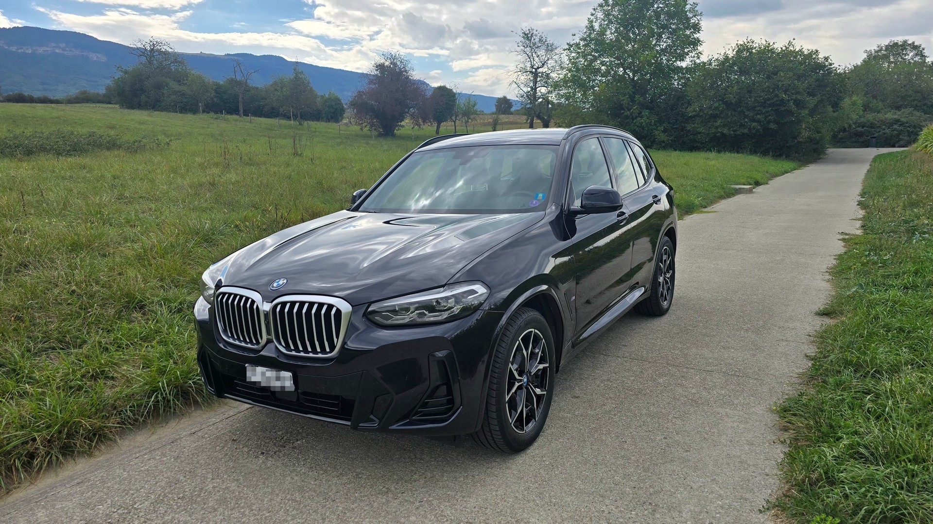 BMW 30e xDrive M Sport-image-0