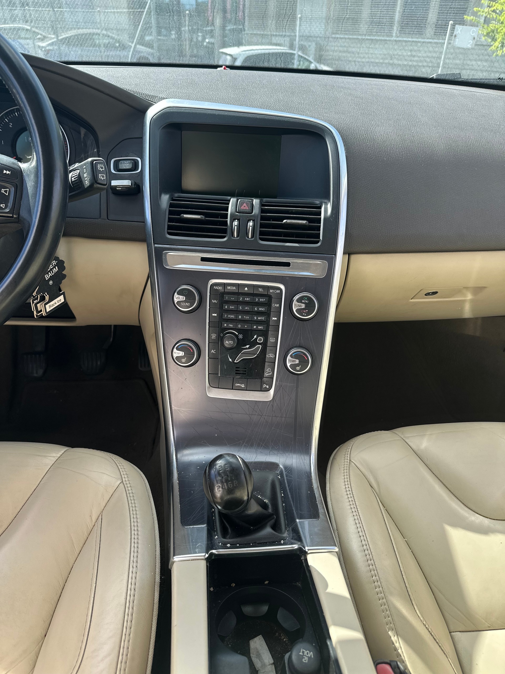 VOLVO XC60 D3 AWD Summum-image-10