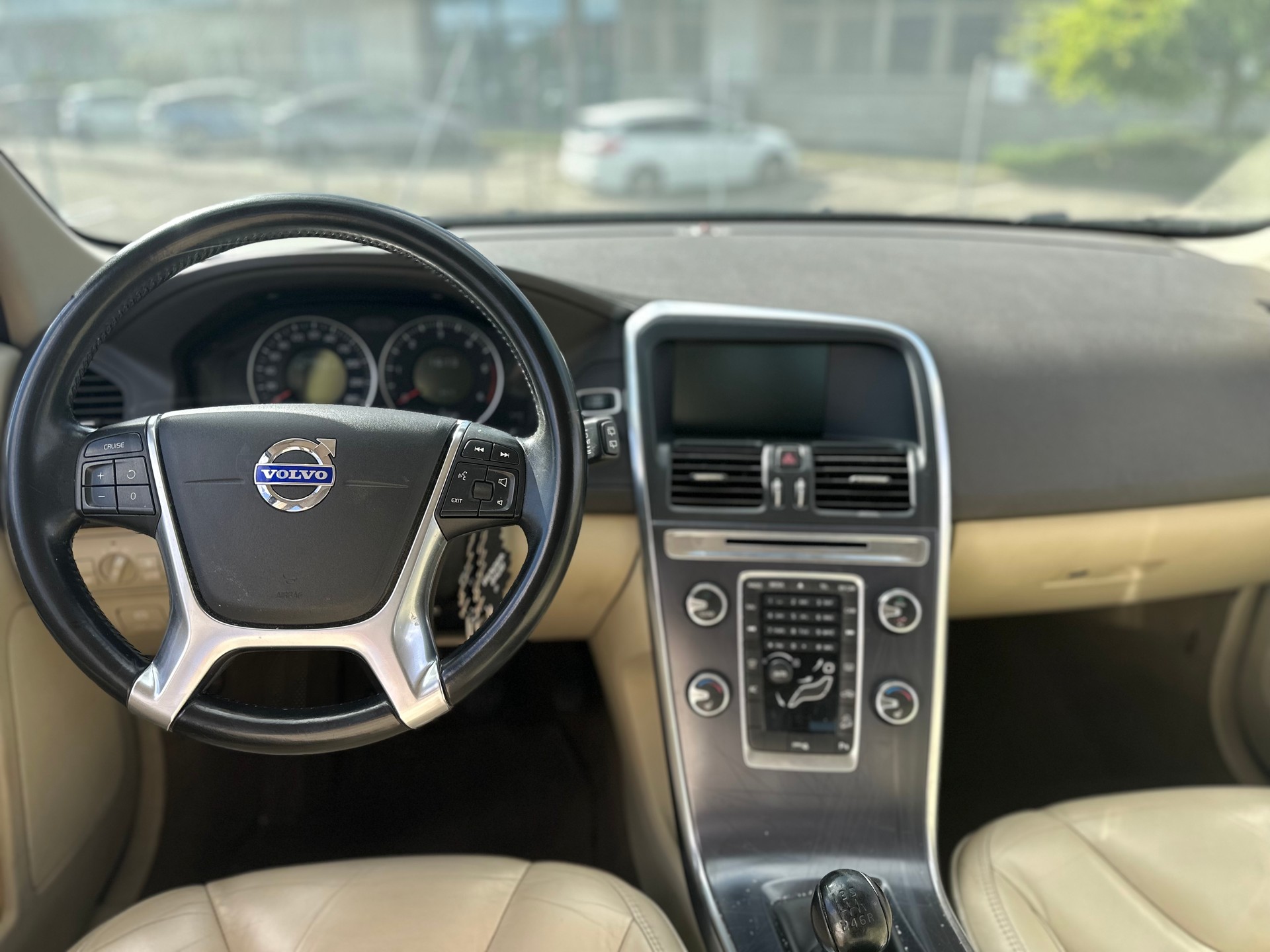 VOLVO XC60 D3 AWD Summum-image-9