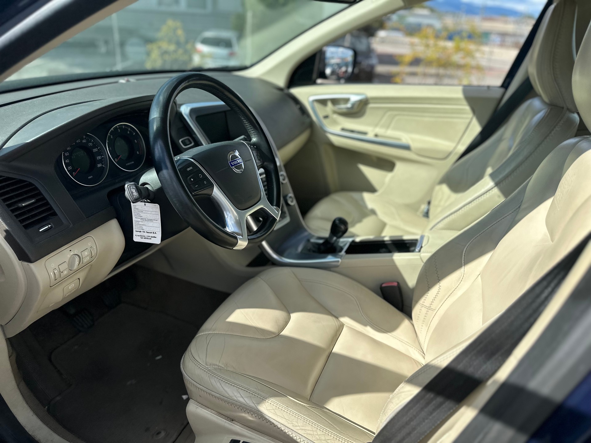 VOLVO XC60 D3 AWD Summum-image-8
