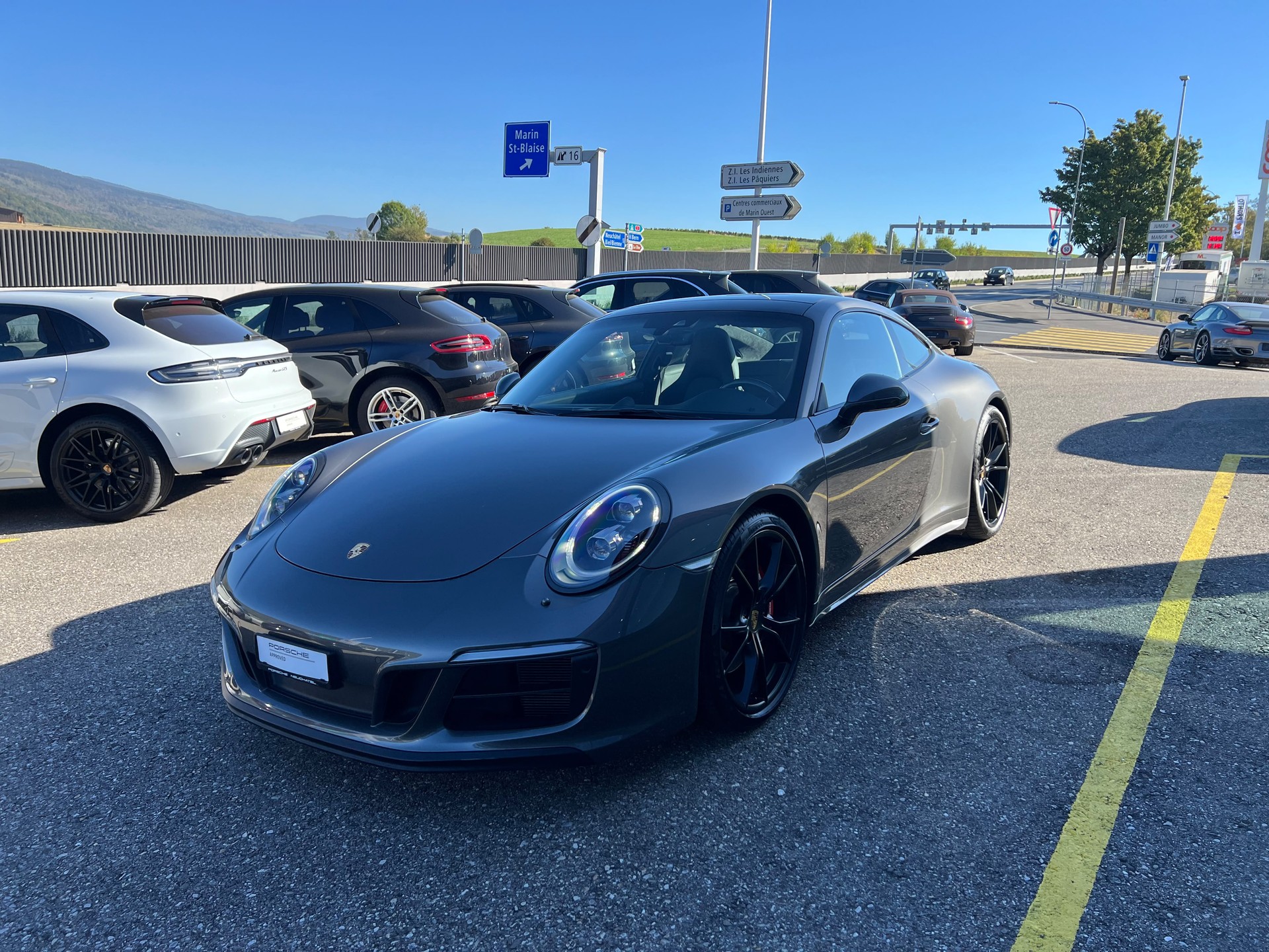 PORSCHE 911 Carrera 4 GTS PDK-image-2