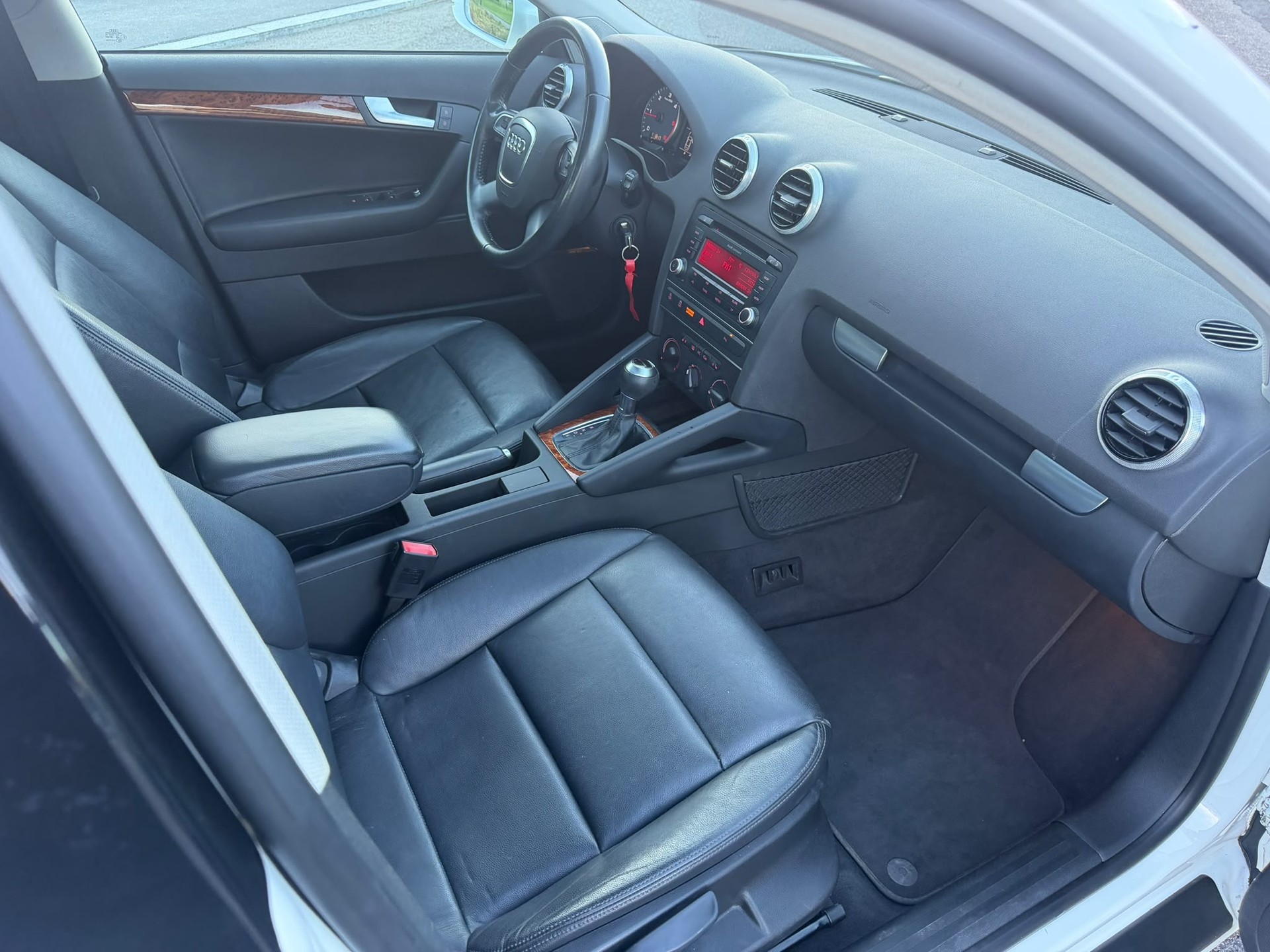 AUDI A3 Sportback 2.0 TDI Ambition S-tronic-image-8