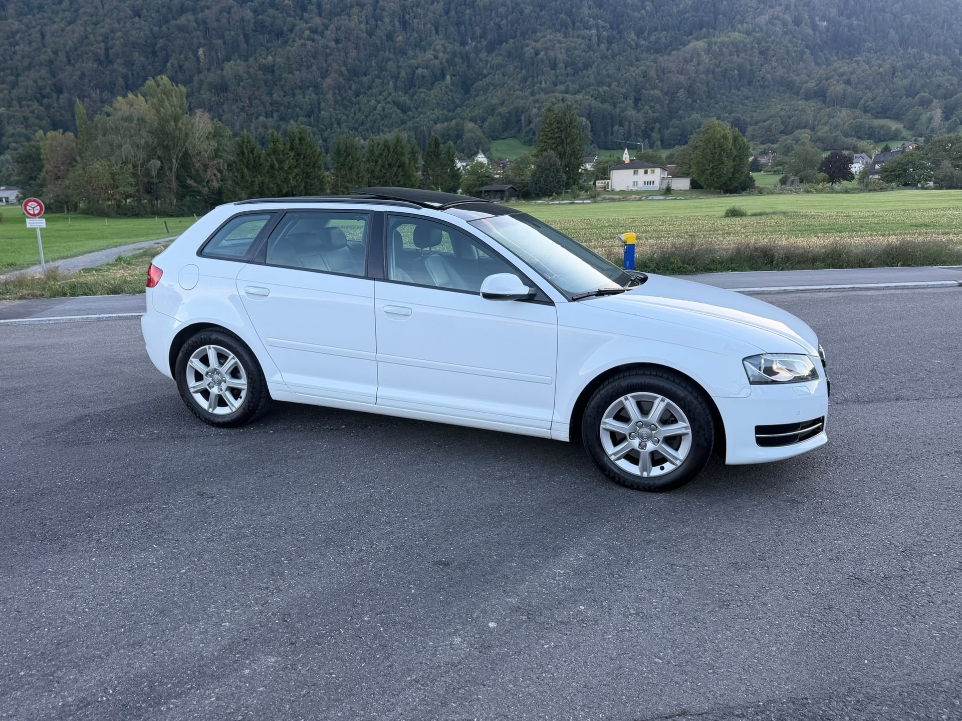 AUDI A3 Sportback 2.0 TDI Ambition S-tronic-image-2