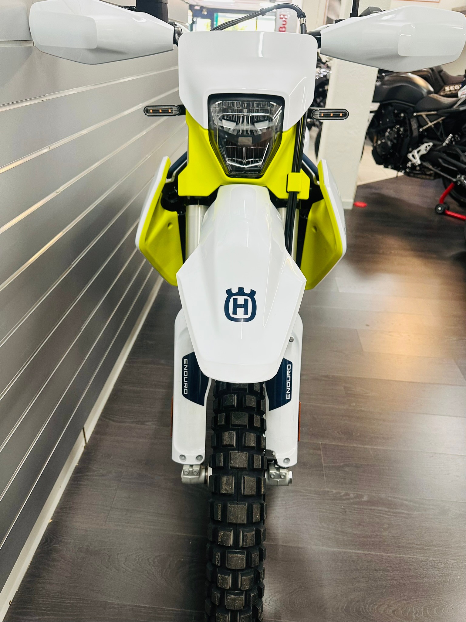 HUSQVARNA 701 Enduro (35kW)-showroom-element-3