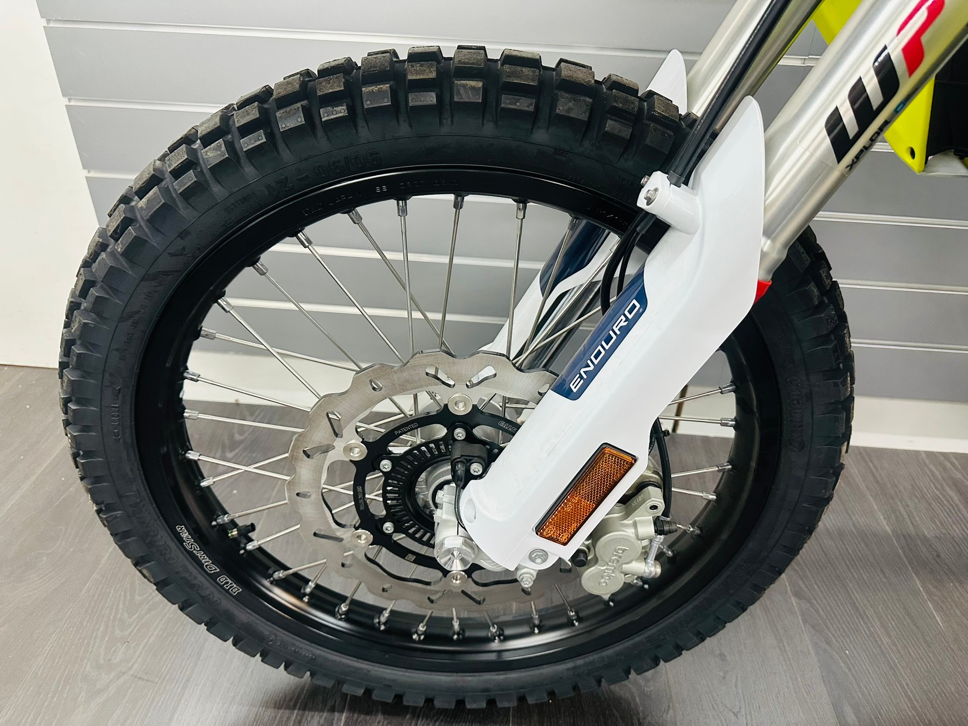 HUSQVARNA 701 Enduro (35kW)-showroom-element-2