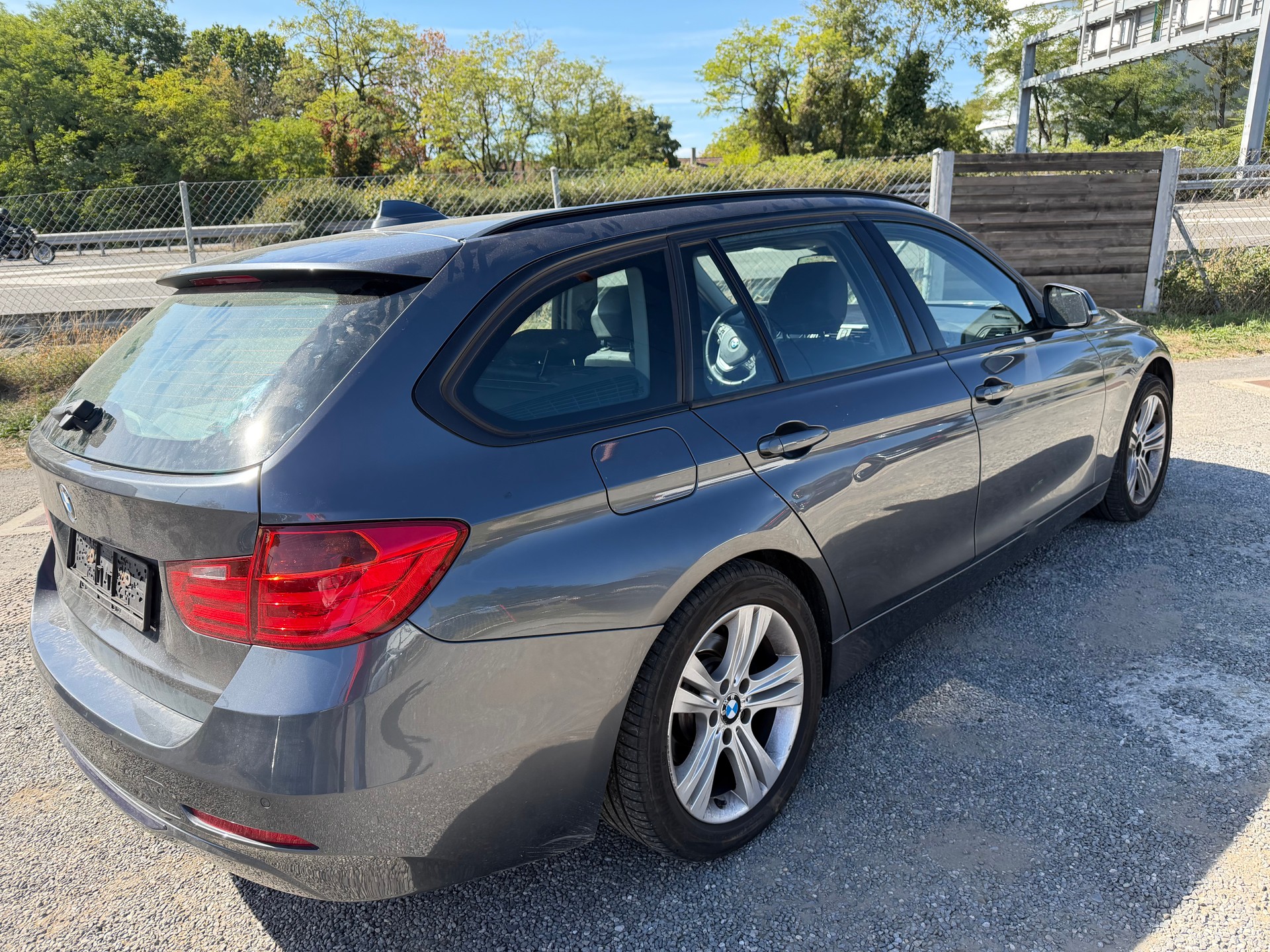 BMW 320d xDrive Touring Steptronic-image-3