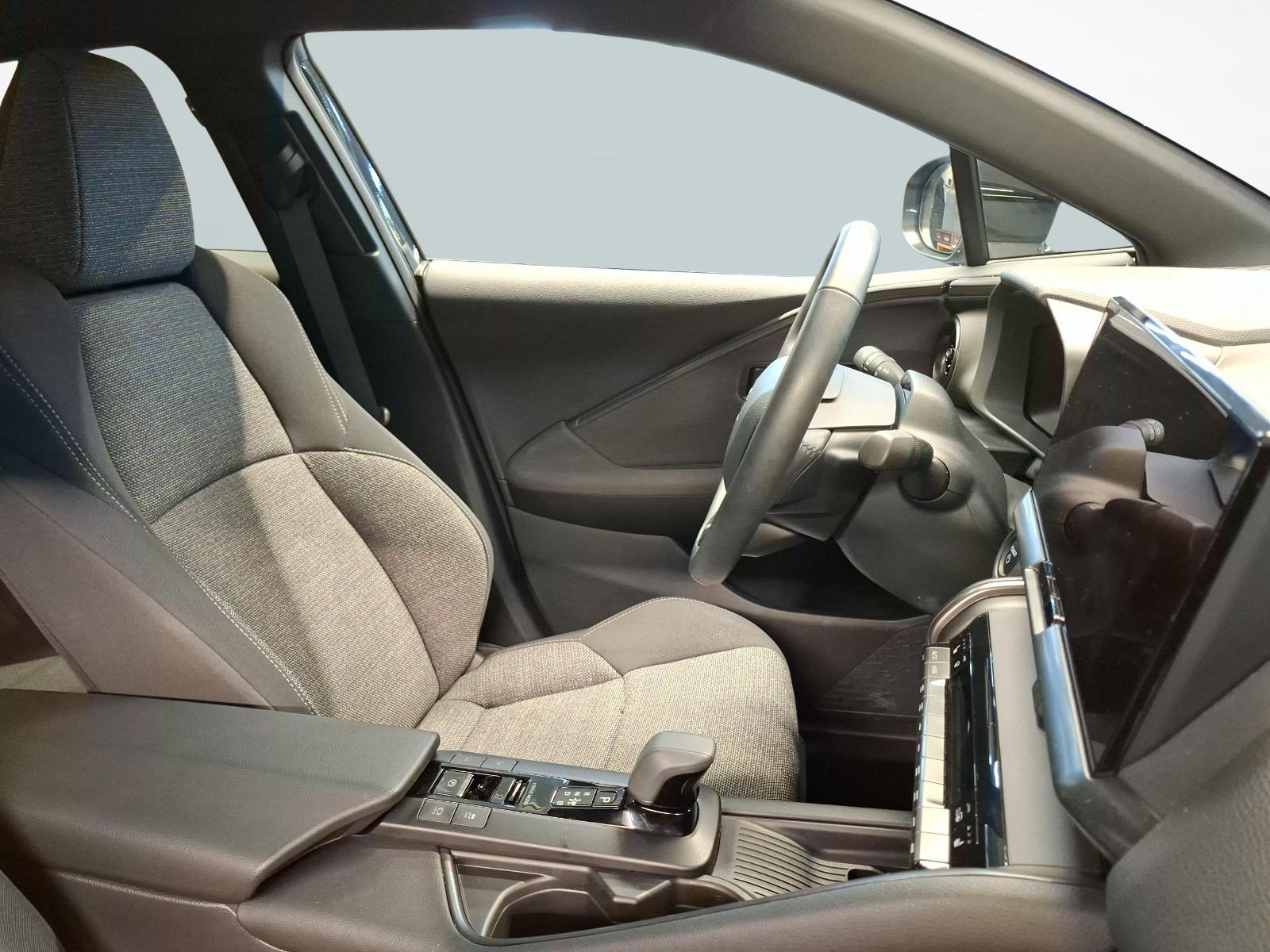 TOYOTA C-HR 2.0 PHEV Swiss Edition-image-9