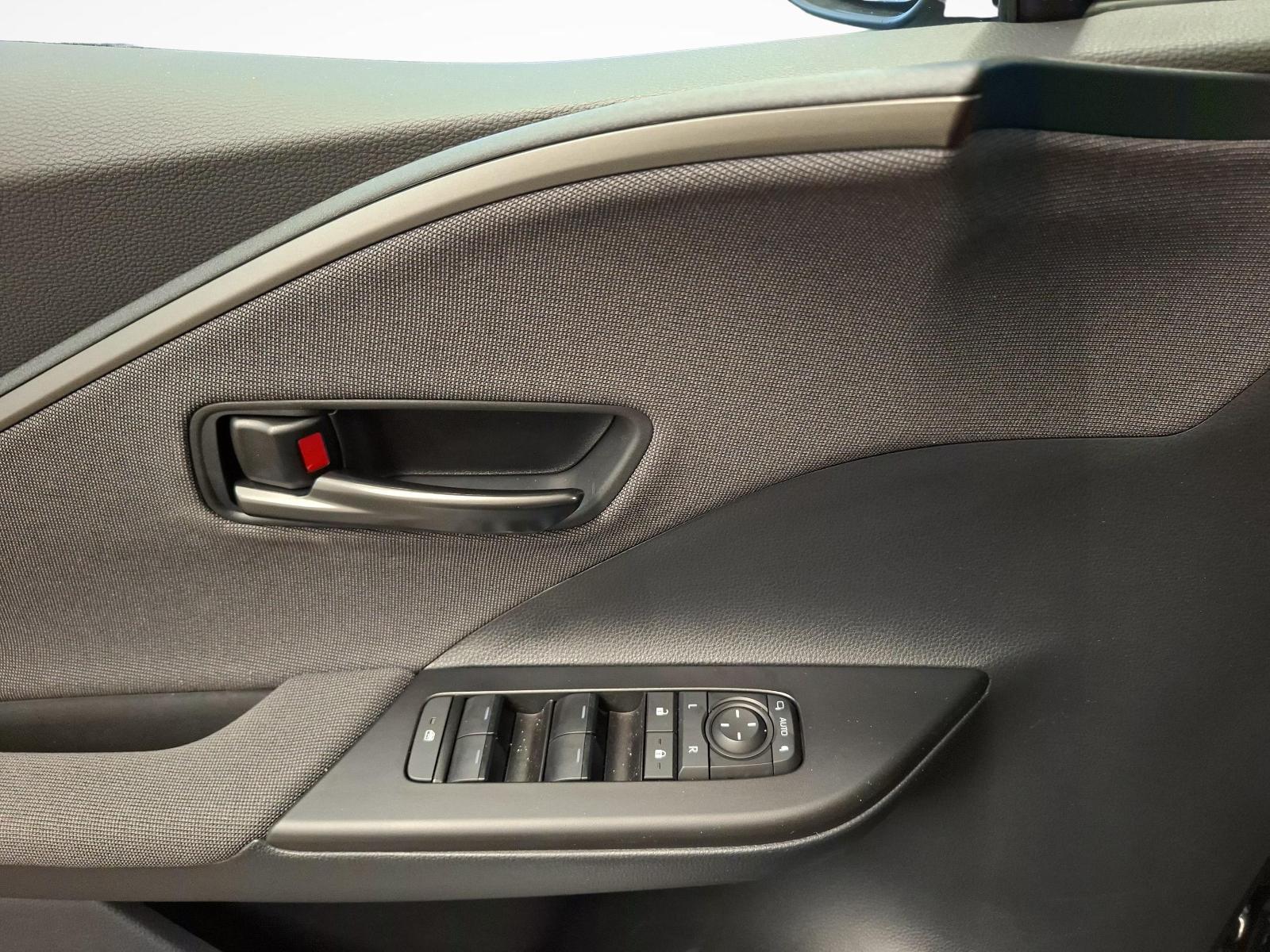 TOYOTA C-HR 2.0 PHEV Swiss Edition-image-16