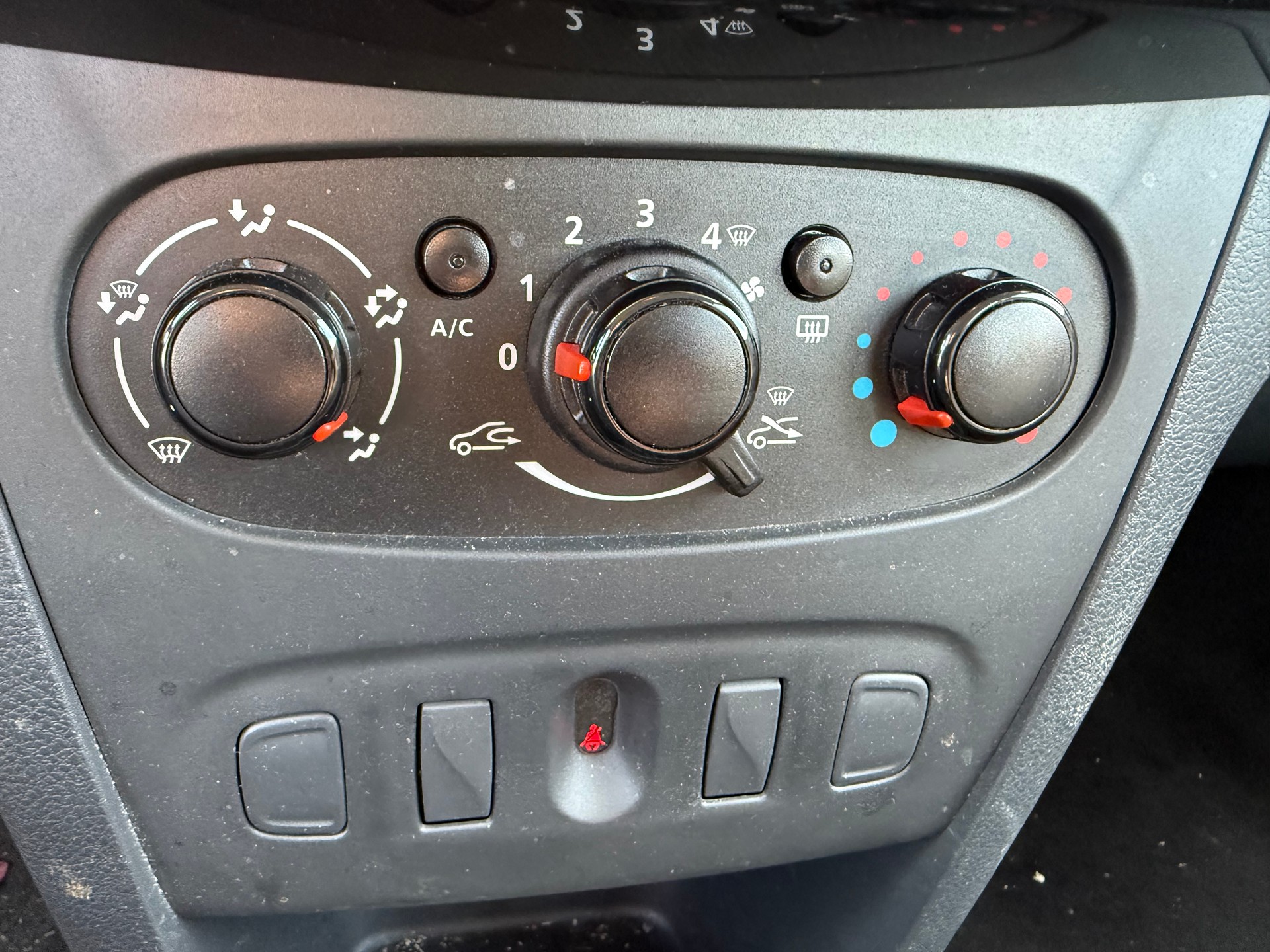 DACIA Sandero TCe 90 Comfort-image-10