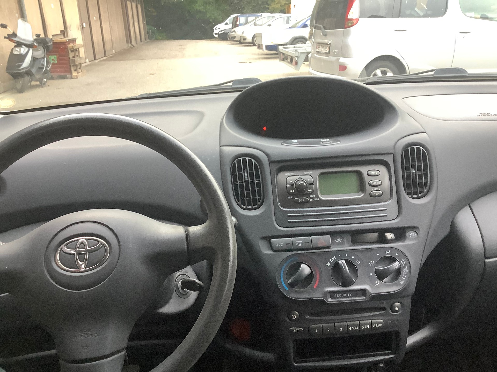 TOYOTA Yaris Verso 1.3 Linea Sol-image-10