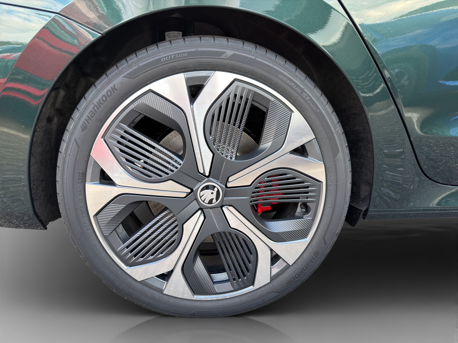 SKODA Octavia Combi 2.0 TSI DSG RS 30 Years Edition-image-14
