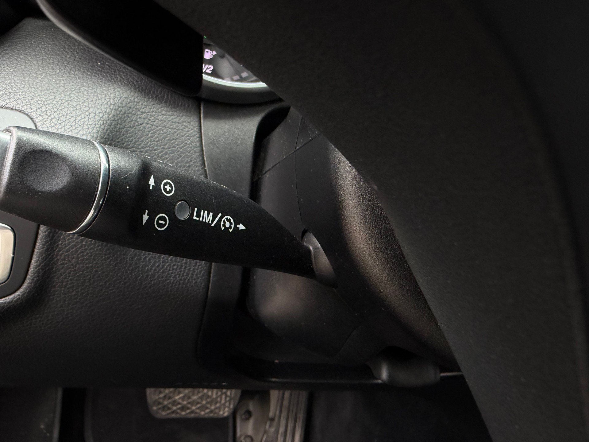 MERCEDES-BENZ C 200 7G-Tronic-image-11