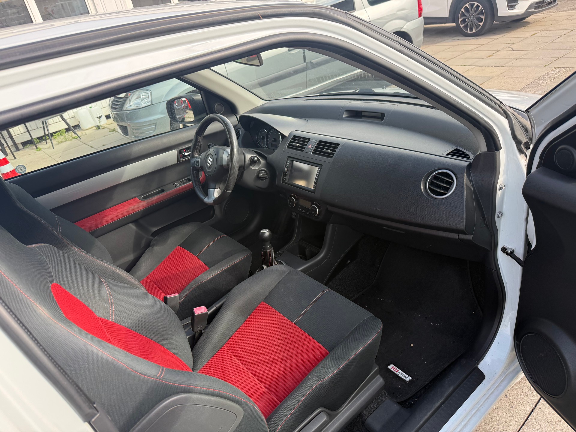 SUZUKI Swift 1.6i 16V Sport-image-6