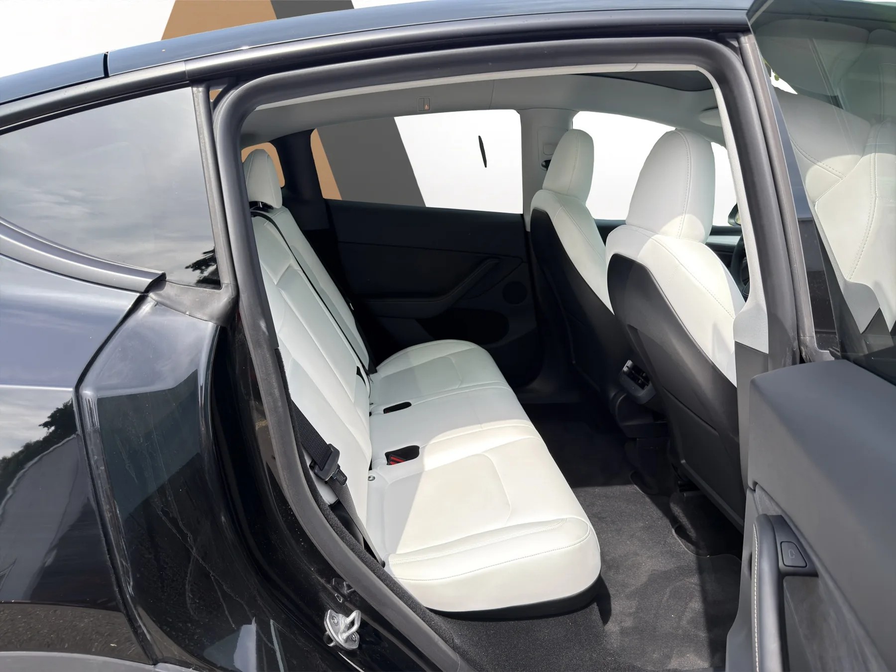 TESLA Model Y Long Range Dual Motor AWD-image-22