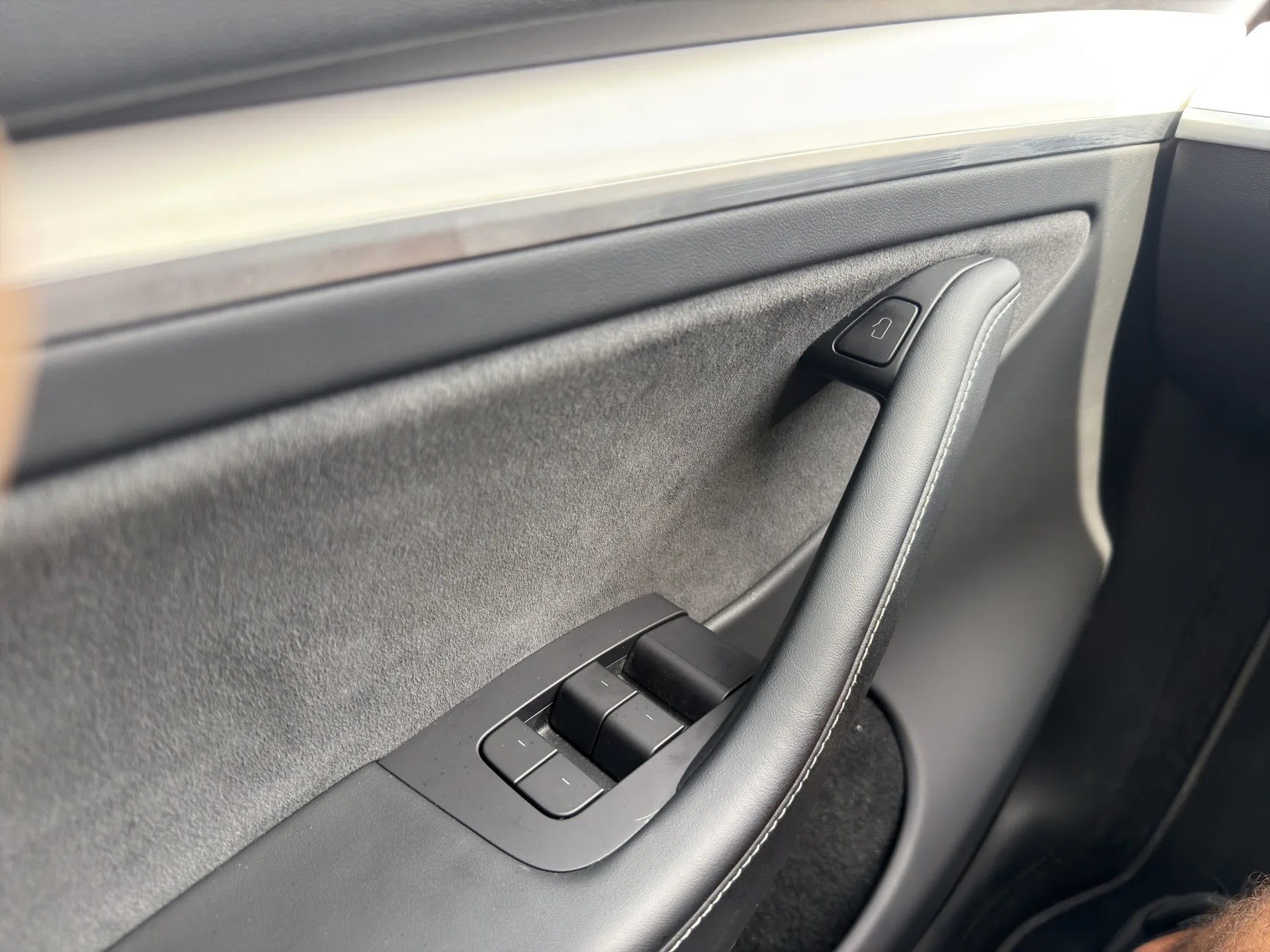 TESLA Model Y Long Range Dual Motor AWD-image-31