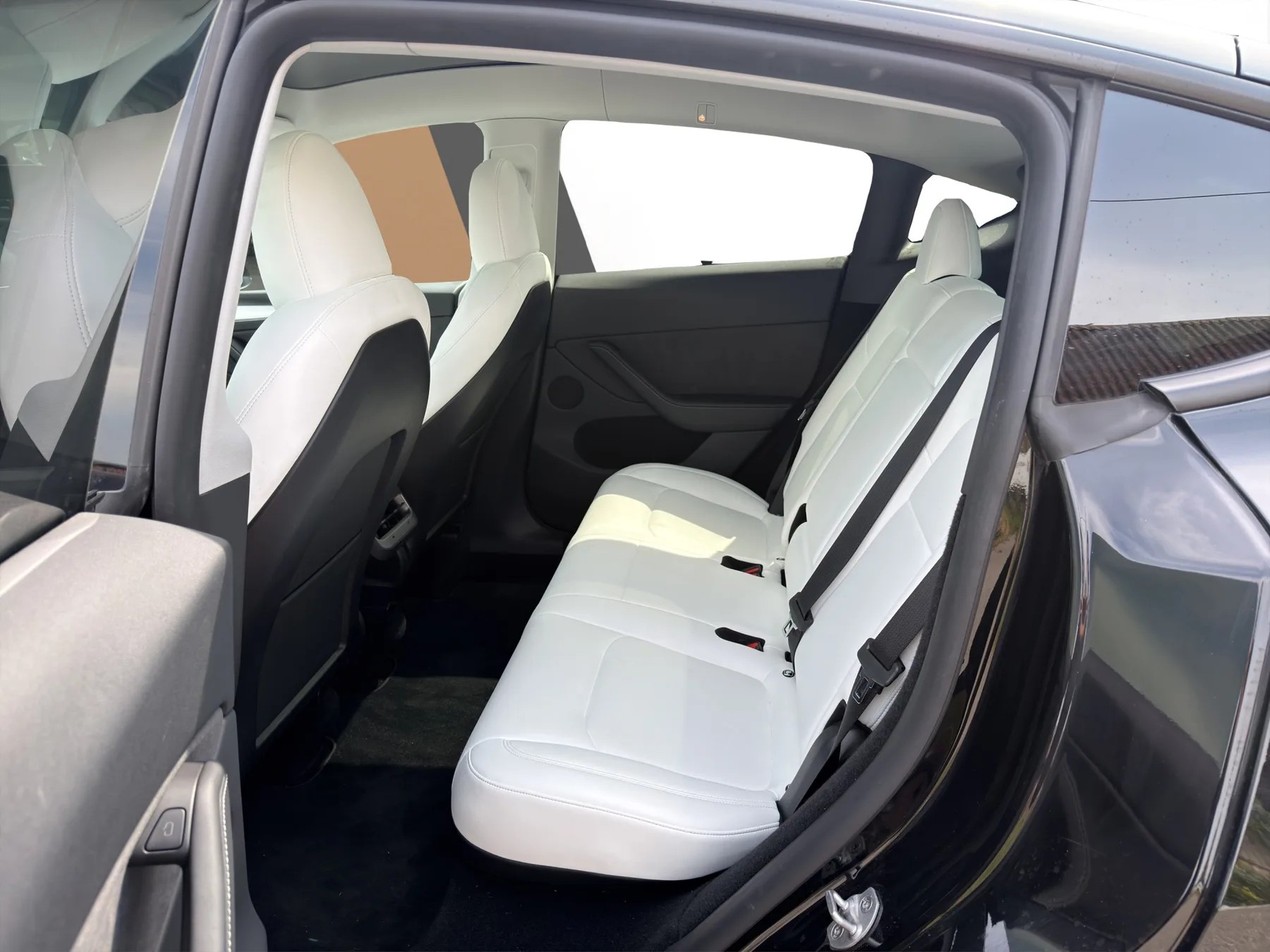 TESLA Model Y Long Range Dual Motor AWD-image-23