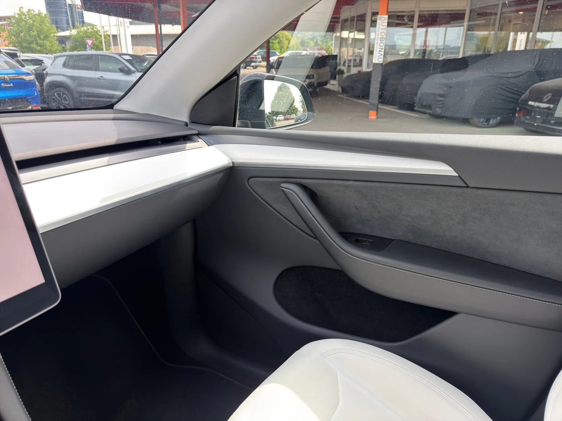 TESLA Model Y Long Range Dual Motor AWD-image-29