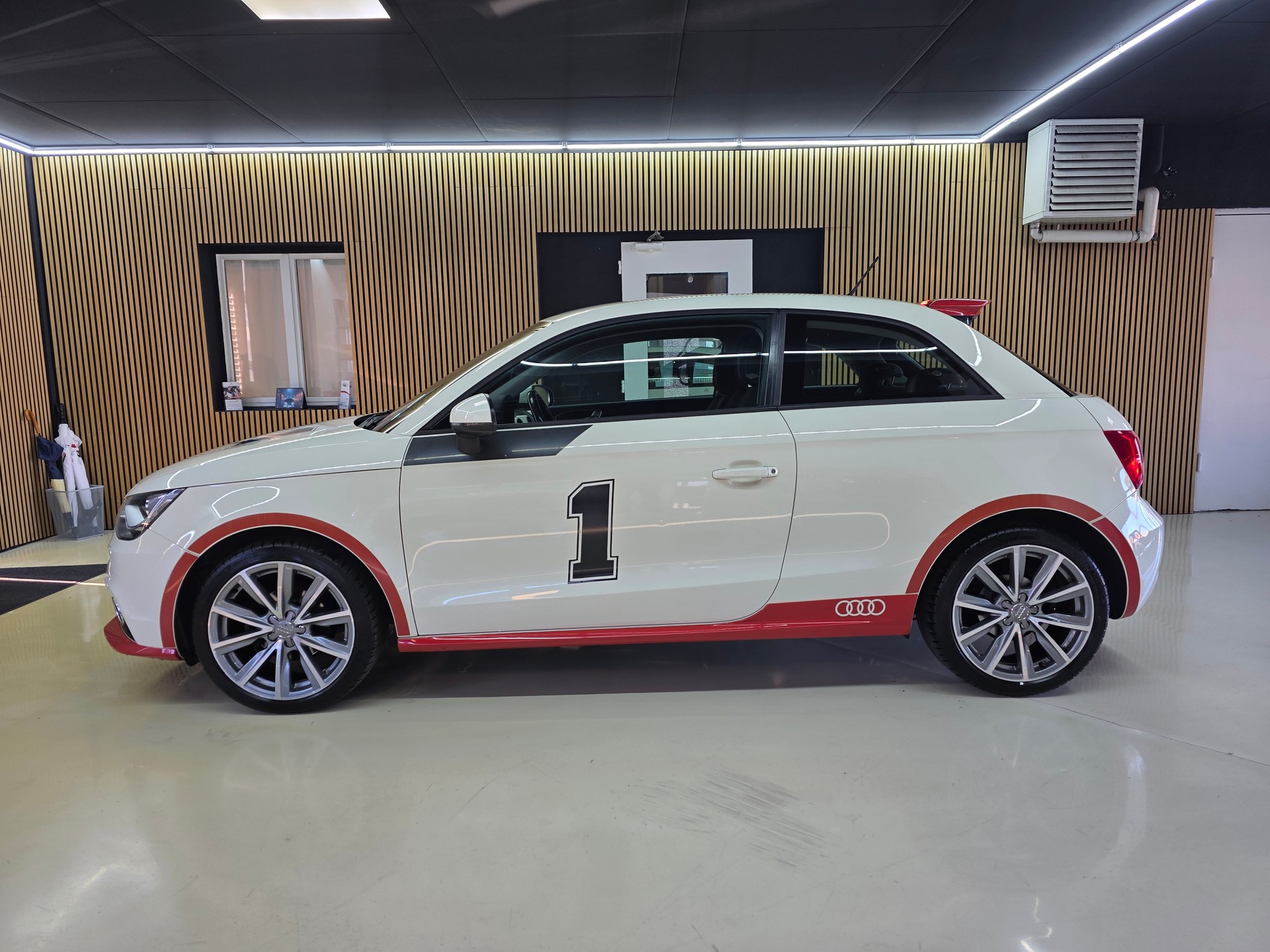 AUDI A1 1.2 TFSI Ambition ''Competition Kit Legends''-showroom-element-3