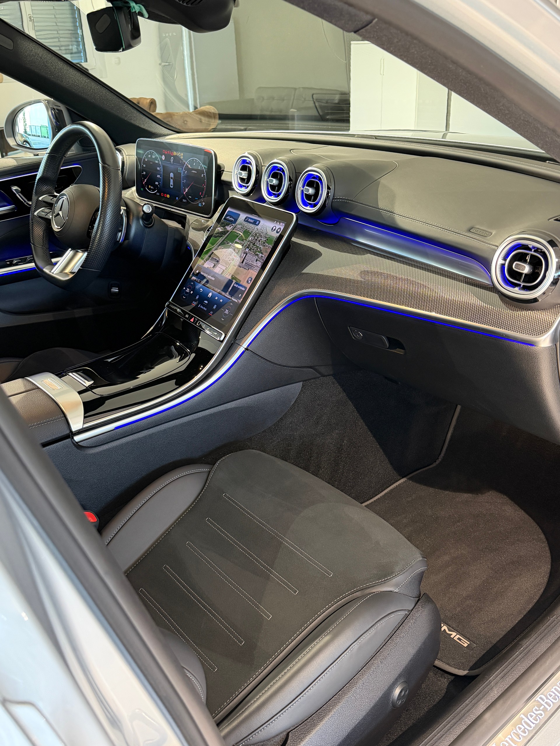 MERCEDES-BENZ C 200 4Matic AMG Line-image-10