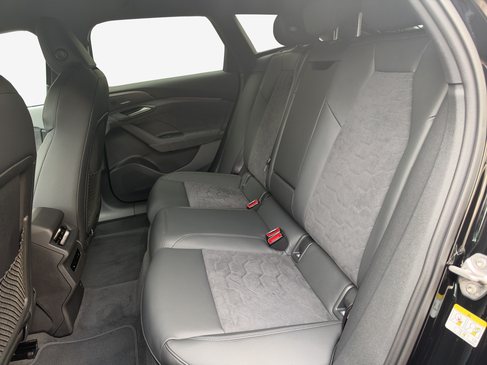 AUDI A6 Avant e-tron quattro-image-11