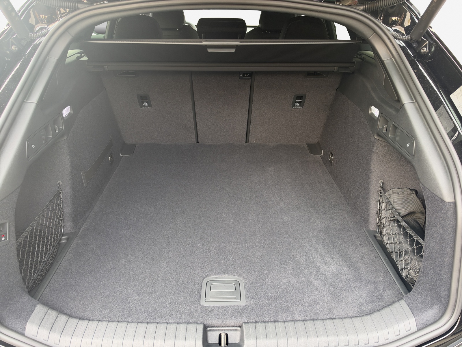 AUDI A6 Avant e-tron quattro-image-12