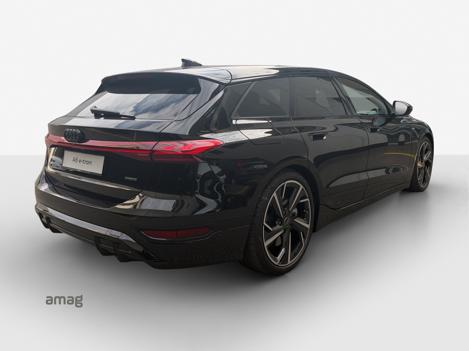 AUDI A6 Avant e-tron quattro-image-4