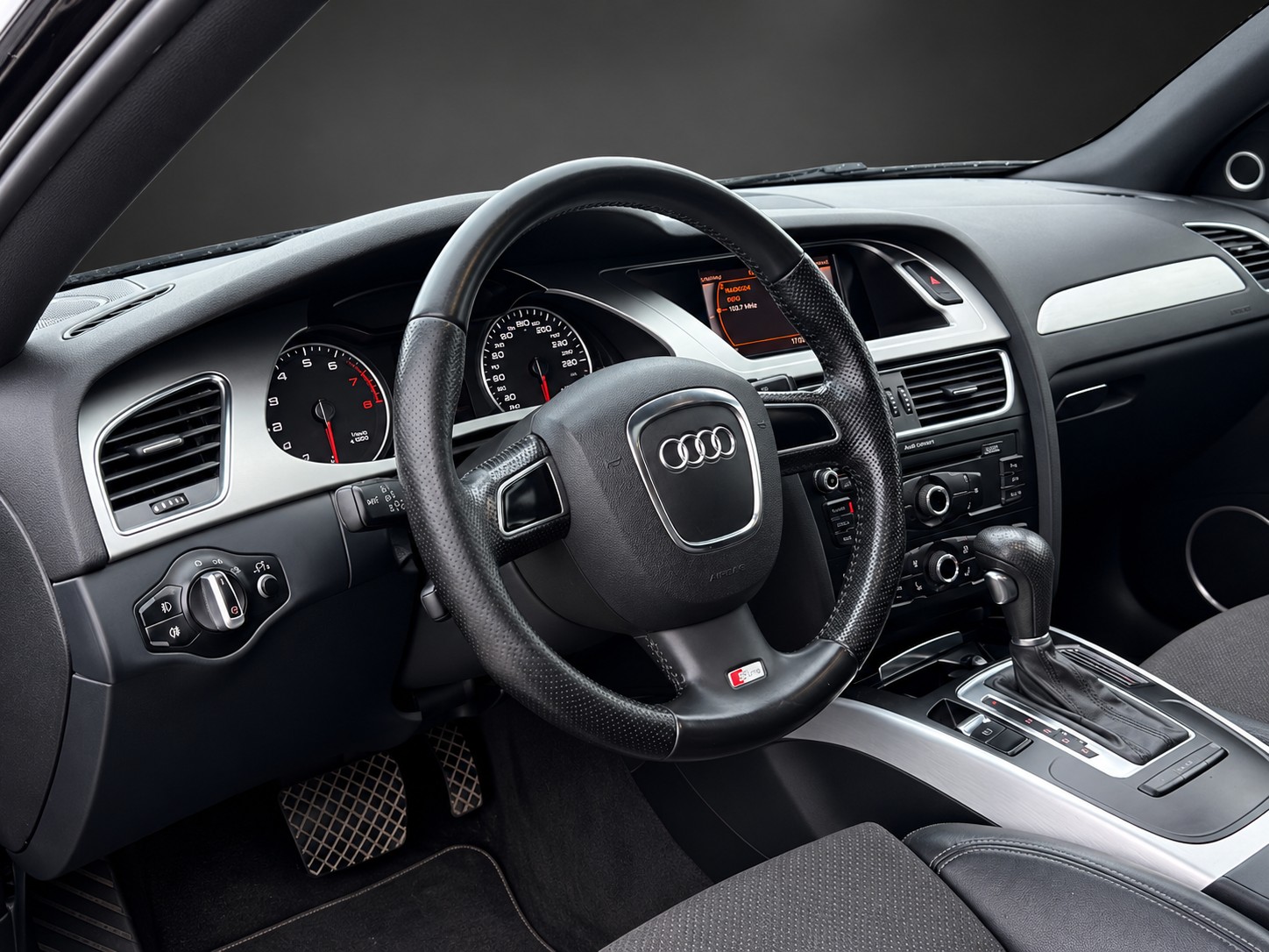 AUDI A4 Limousine 2.0 TFSI S-Line multitronic mit 211 PS-image-7