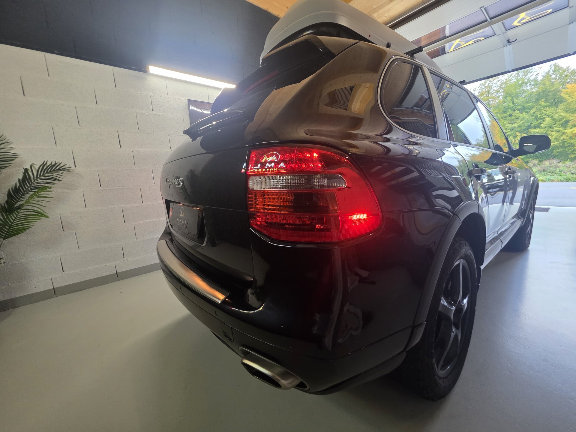 PORSCHE Cayenne S-image-1