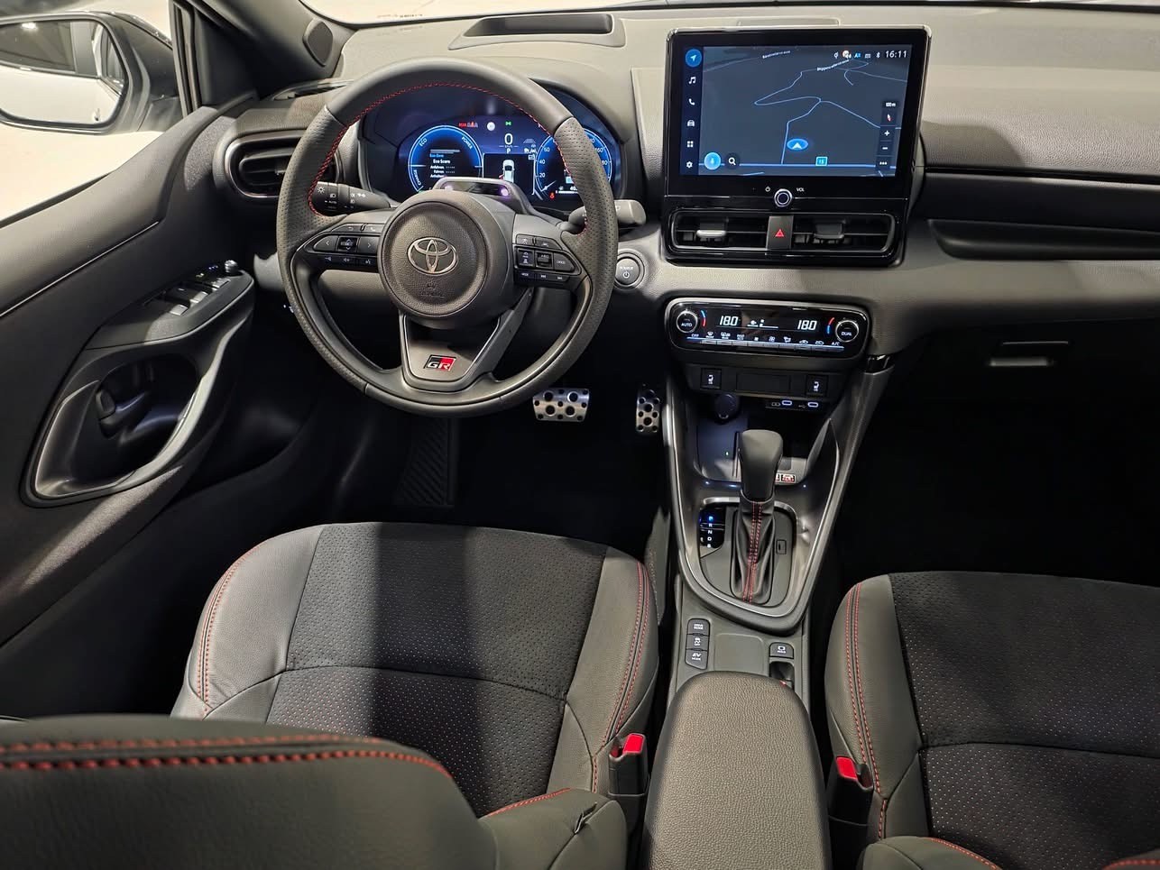 TOYOTA Yaris 1.5 GR Sport e-CVT-image-5