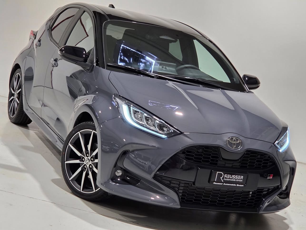 TOYOTA Yaris 1.5 GR Sport e-CVT-image-25