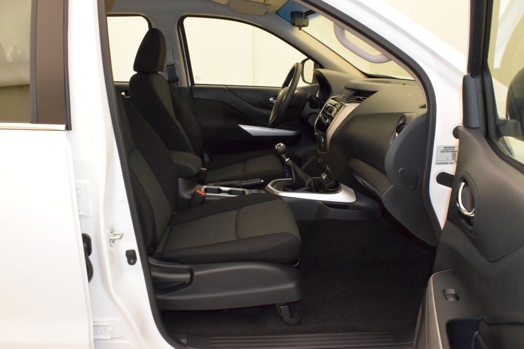 NISSAN Navara 2.3 cCi Double Cab 7T AHK-image-12