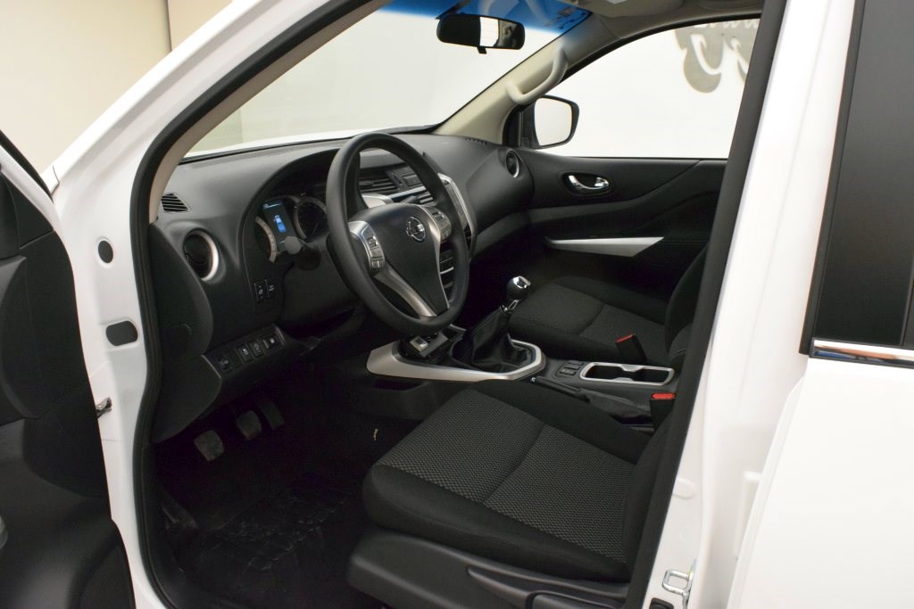 NISSAN Navara 2.3 cCi Double Cab 7T AHK-image-8