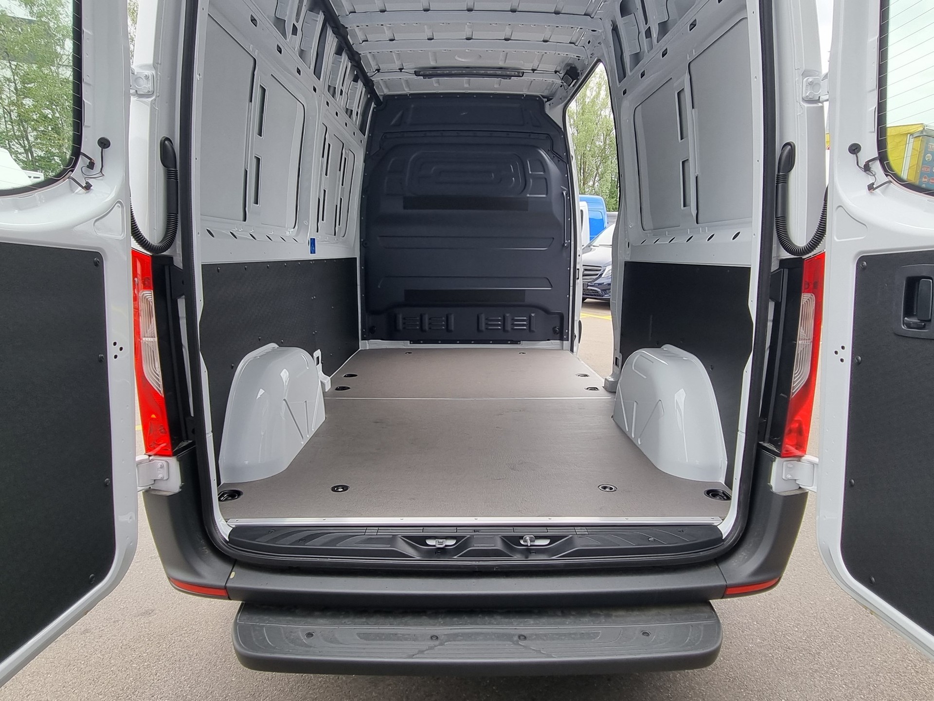 MERCEDES-BENZ eSprinter 312 47kWh Standard-image-4
