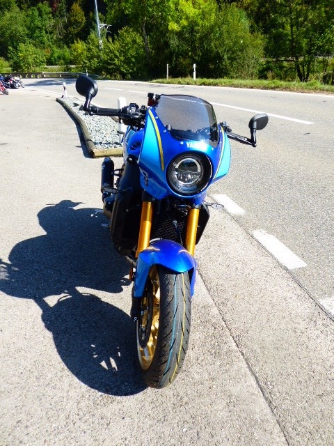 YAMAHA XSR 900-showroom-element-1