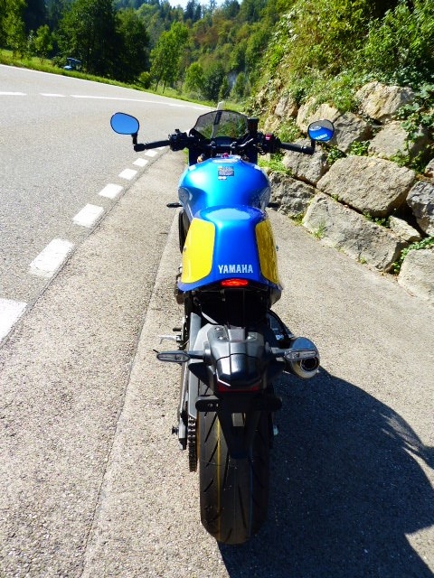YAMAHA XSR 900-showroom-element-3