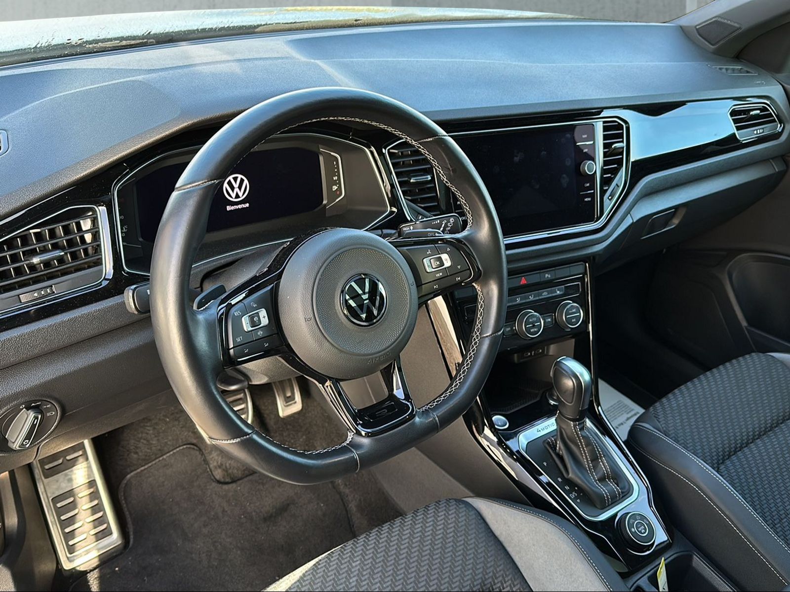 VW T-Roc 2.0 TSI R DSG 4Motion-image-6